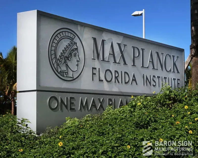 Max-Plank-monument-2